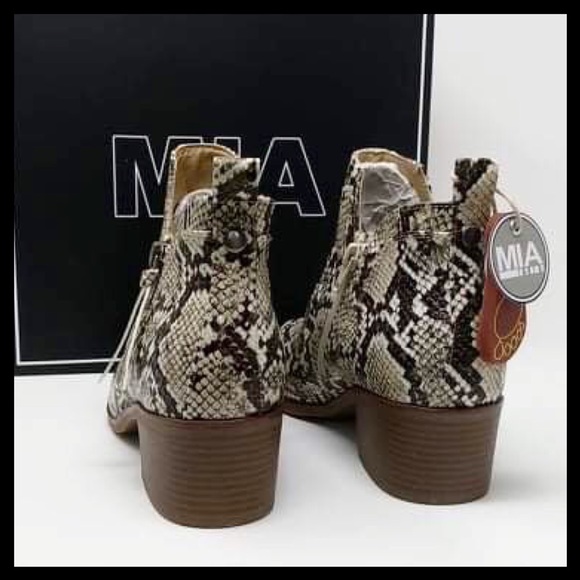 MIA Audin Snakeskin Print Ankle Bootie - Picture 4 of 11
